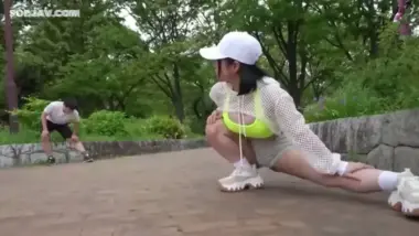 Istri Montok Menggoda Pemuda Saat Jogging