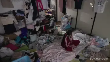Kamar Berantakan Terasa Panas Karena Tante