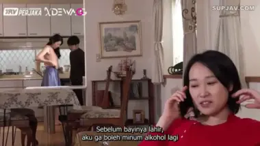 Main Dengan Ibu Mertua Di Belakang Istri